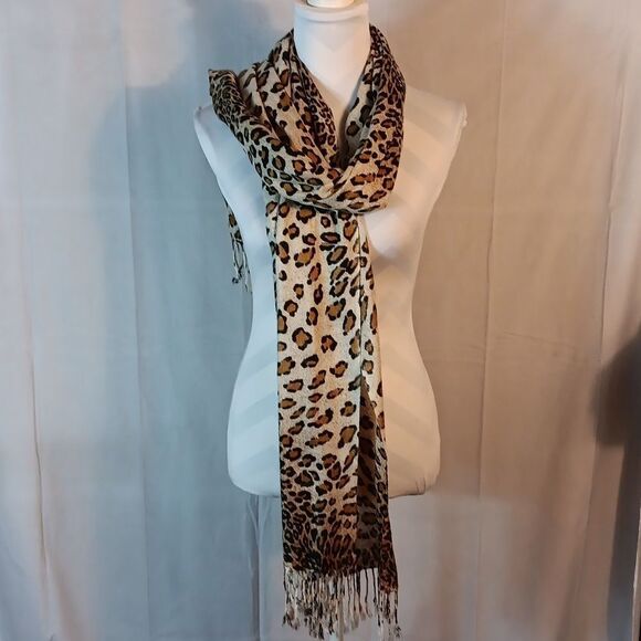 Pashmina Silk Leopard Print Scarf - Picture 4 of 4